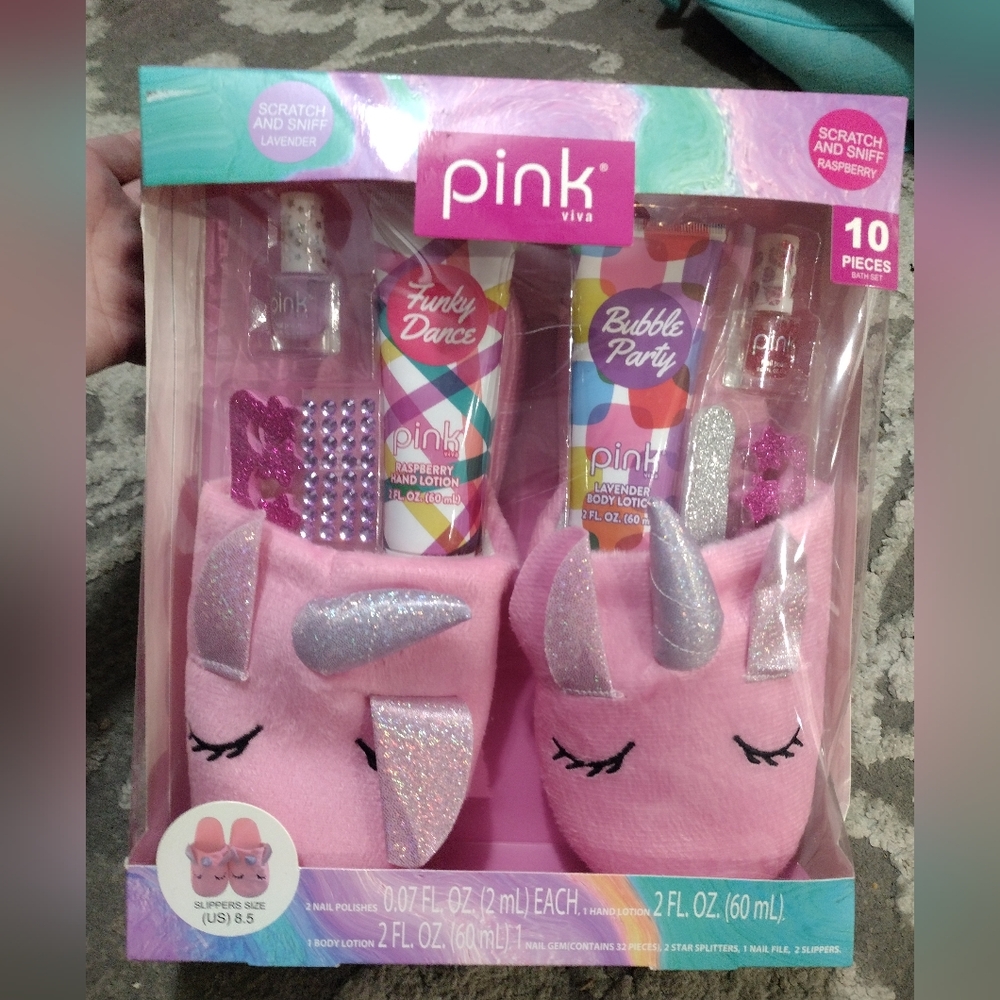 NEW Pink Viva beauty gift set